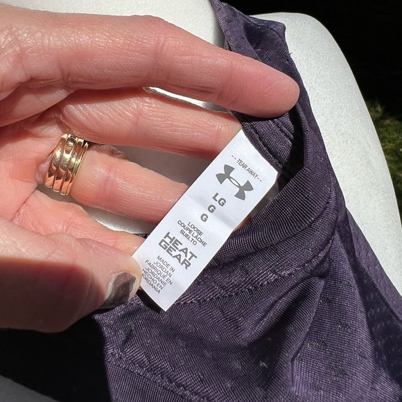 Lot of 2 Under Armor athletic tanks Size Large - Picture 4 of 8